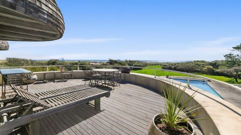 Rumah pantai di Hamptons (Photo credit: Rise Media (provided by The Corcoran Group))