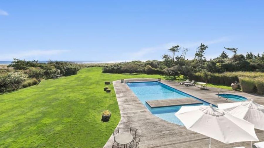 Rumah pantai di Hamptons (Photo credit: Rise Media (provided by The Corcoran Group))