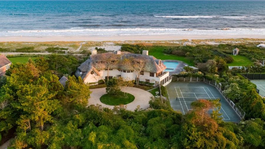 Rumah pantai di Hamptons (Photo credit: Rise Media (provided by The Corcoran Group))