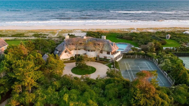 Rumah pantai di Hamptons (Photo credit: Rise Media (provided by The Corcoran Group))