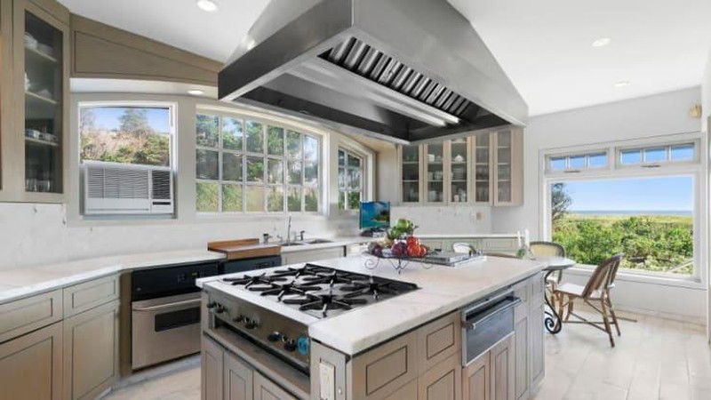 Rumah pantai di Hamptons (Photo credit: Rise Media (provided by The Corcoran Group))