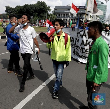 Kompak! Potret Massa Mahasiswa-Buruh Tolak Keras Omnibus Law