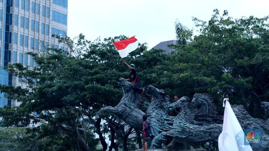 Demo Tolak Omnibus Law di Patung Kuda