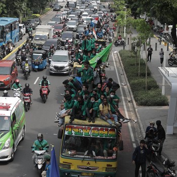 Potret Konvoi Mahasiswa Menuju Istana Demi Tolak UU Ciptaker