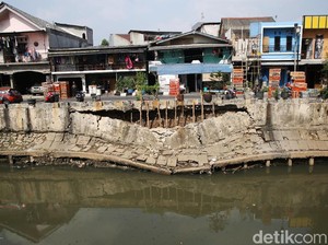 Jalan di Pulogadung Amblas dan Dinding Rumah Retak, Ini Langkah Pemkot