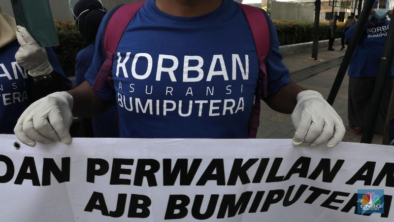 Demo nasabah Asuransi Bumiputera tuntu pembayaran klaim (CNBC Indonesia/ Muhammad Sabki)