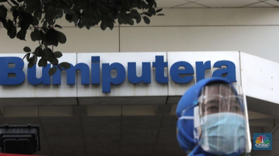 Demo nasabah Asuransi Bumiputera tuntu pembayaran klaim (CNBC Indonesia/ Muhammad Sabki)