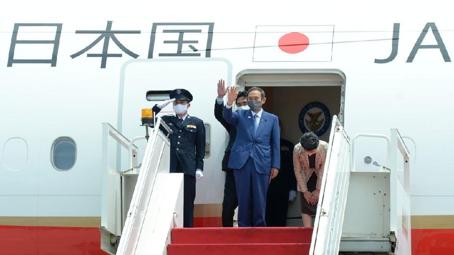 Keberangkatan PM Jepang Yoshihide dan Ibu Mariko Suga menuju Jepang di Bandara Internasional Soekarno-Hatta, Tangerang pada Rabu, 21 Oktober 2020 (Biro Pers Sekretariat Presiden/Kris)