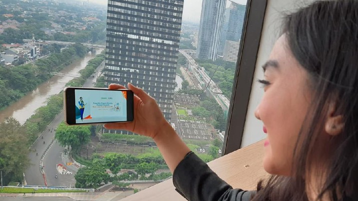 Pengusaha milenial sedang menyaksikan Acara Pengundian program Rekening Premium Tokopedia di Jakarta pada Rabu, 21 Oktober 2020. BNI mengadakan program promo bagi para seller Tokopedia yang memilih BNI Taplus Bisnis sebagai rekening pencairan hasil penjualannya dengan total hadiah mencapai Rp 1,4 miliar. Pengusaha milenial sedang menyaksikan Acara Pengundian program Rekening Premium Tokopedia di Jakarta pada Rabu, 21 Oktober 2020. BNI mengadakan program promo bagi para seller Tokopedia yang memilih BNI Taplus Bisnis sebagai rekening pencairan hasil penjualannya dengan total hadiah mencapai Rp 1,4 miliar.
