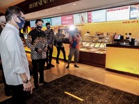 Bendung Covid-19, Protokol Kesehatan Harga Mati di Bioskop