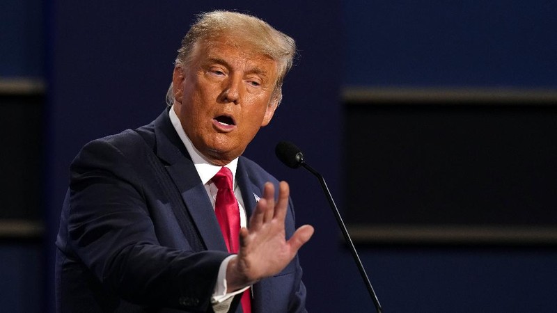 President Donald Trump and Democratic presidential candidate former Vice President Joe Biden participate in the final presidential debate at Belmont University, Thursday, Oct. 22, 2020, in Nashville, Tenn. (Chip Somodevilla/Pool via AP)