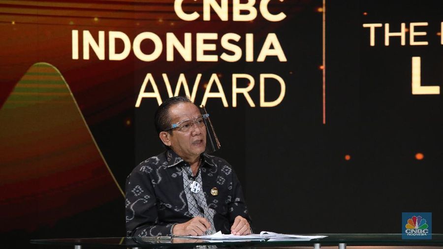 Gubernur Sulawesi Tengah, Longki Djanggola dalam acara CNBC Indonesia Award (CNBC Indonesia/Andrean Kristianto)