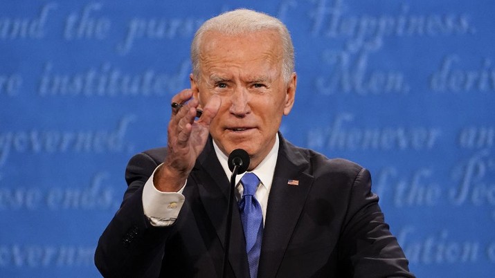 Joe Biden dari Partai Demokrat berbicara Dalam Debat Capres AS dengan Donald Trump dari Partai Republik (AP Photo/Julio Cortez) Democratic presidential candidate former Vice President Joe Biden gestures while speaking during the second and final presidential debate Thursday, Oct. 22, 2020, at Belmont University in Nashville, Tenn. (AP Photo/Julio Cortez)