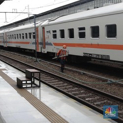 Sempat Setop, Kereta Cikarang - Purwakarta Operasi Lagi!