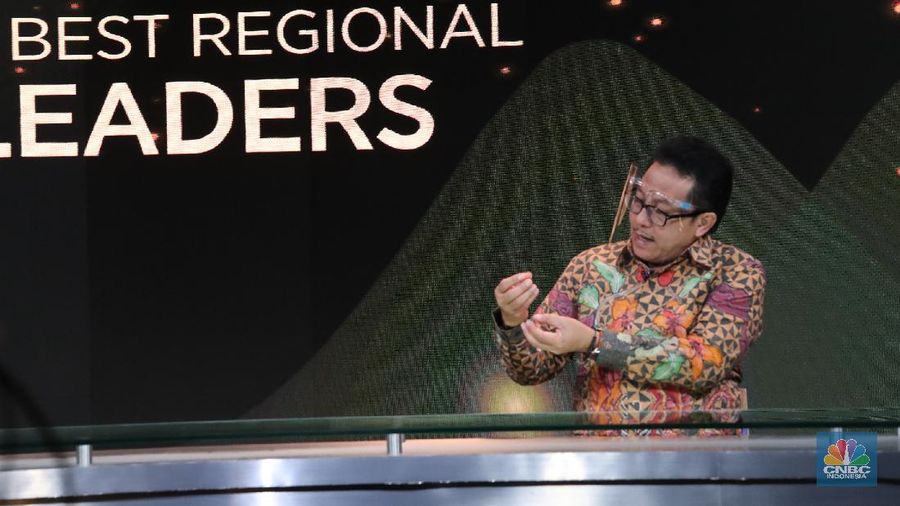Wali Kota Malang, Sutiaji dalam acara CNBC Indonesia Award (CNBC Indonesia/Tri Susilo)