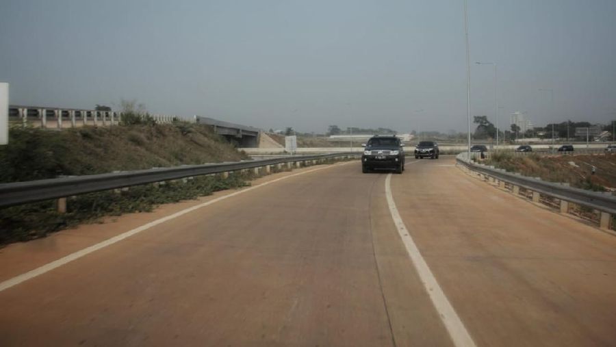 Kementerian Pekerjaan Umum dan Perumahan Rakyat (PUPR) bersama badan usaha jalan tol terus mempercepat penyelesaikan pembangunan ruas-ruas tol baru pada kawasan metropolitan Jabodetabek (Jakarta, Bogor, Depok, Tangerang, dan Bekasi). Saat ini enam ruas tol telah memasuki tahap akhir penyelesaian untuk segera dioperasikan dan siap diresmikan pada bulan November dan Desember 2020 yang akan datang.(Dok. Kementerian PUPR)