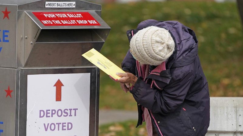 People wait in line during early voting at Elk Grove Village Hall in Elk Grove Village, Ill., Friday, Oct. 23, 2020. (AP Photo/Nam Y. Huh)