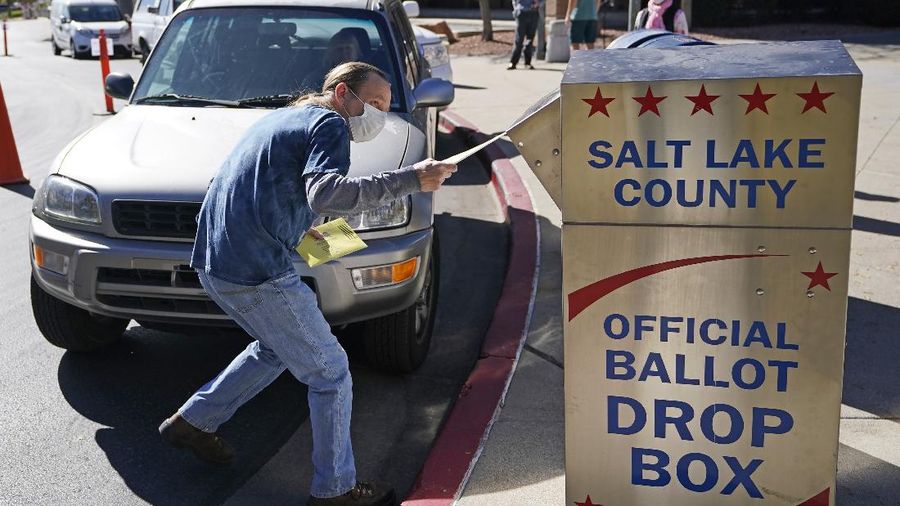 People wait in line during early voting at Elk Grove Village Hall in Elk Grove Village, Ill., Friday, Oct. 23, 2020. (AP Photo/Nam Y. Huh)