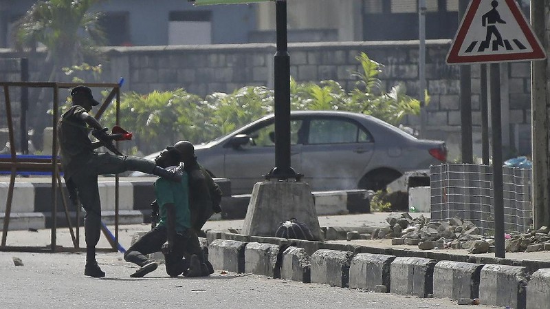 Puluhan orang tewas dalam protes keberutalan polisi di Nigeria. (AP/Sunday Alamba)