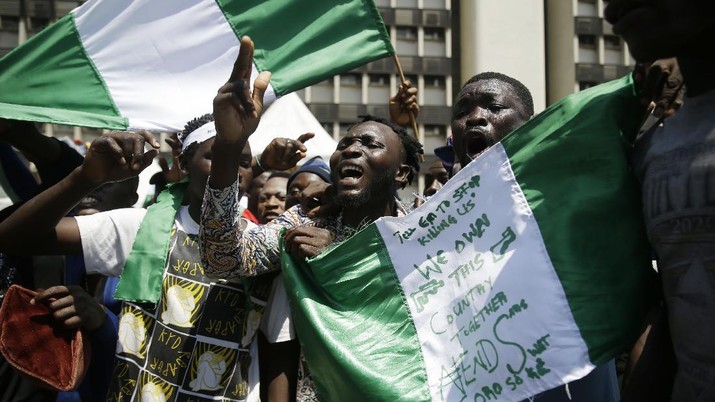Puluhan orang tewas dalam protes keberutalan polisi di Nigeria. (AP/Sunday Alamba)