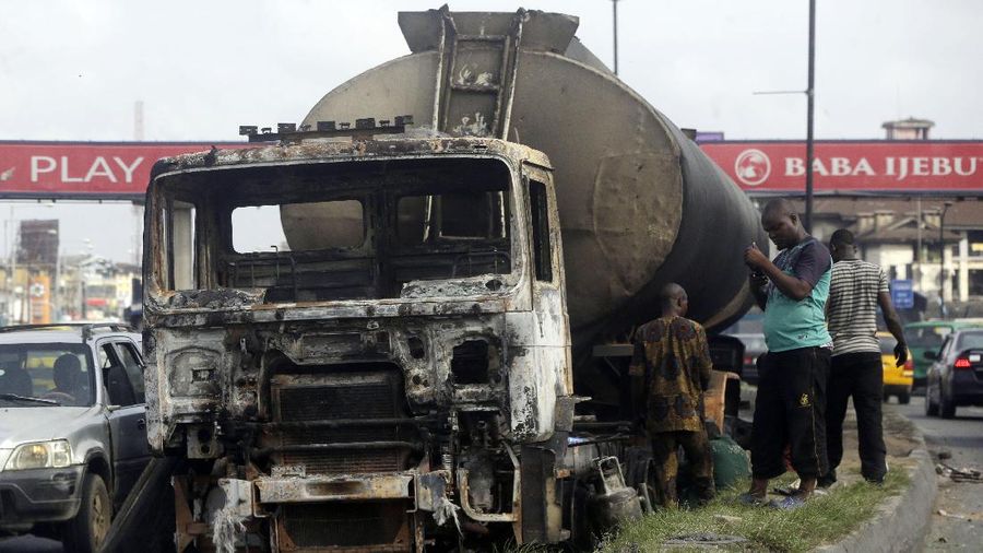 Puluhan orang tewas dalam protes keberutalan polisi di Nigeria. (AP/Sunday Alamba)