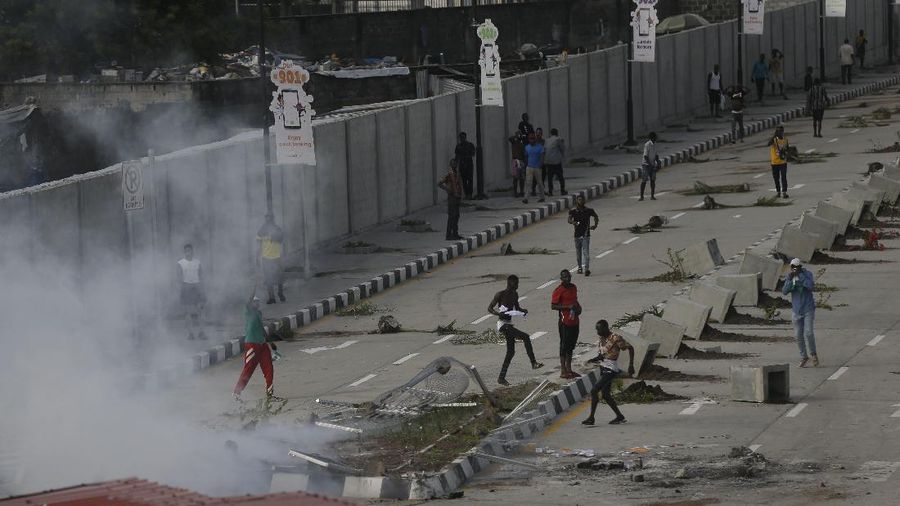 Puluhan orang tewas dalam protes keberutalan polisi di Nigeria. (AP/Sunday Alamba)