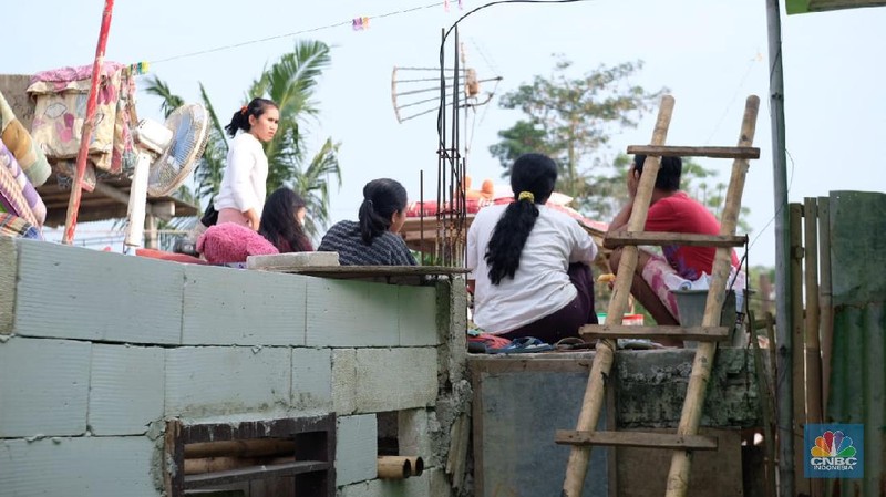Salah satu wilayah di bantaran Kali Bekasi yang rumah warganya terendam air luapan Kali Bekasi ialah Kampung Teluk Angsan Lengkak, Bekasi Jaya, Bekasi Timur, Kota Bekasi. (CNBC Indonesia/Tahir Saleh)