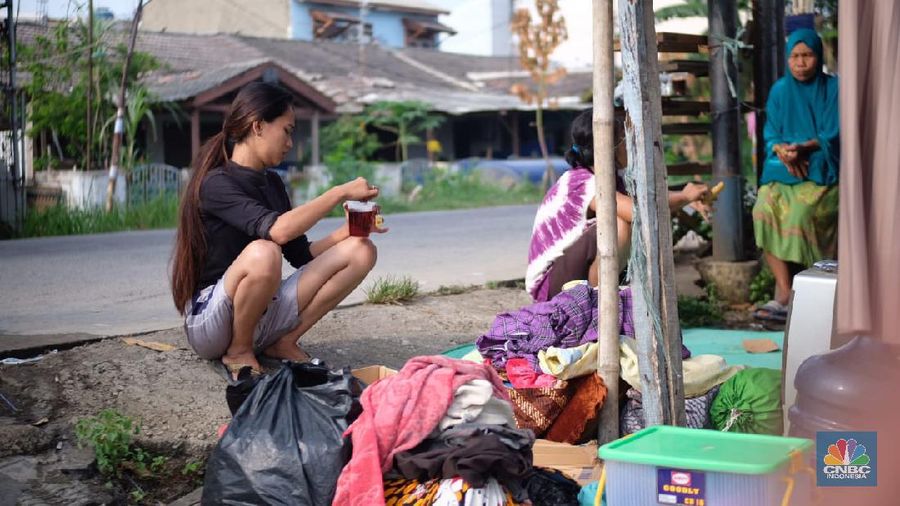 Salah satu wilayah di bantaran Kali Bekasi yang rumah warganya terendam air luapan Kali Bekasi ialah Kampung Teluk Angsan Lengkak, Bekasi Jaya, Bekasi Timur, Kota Bekasi. (CNBC Indonesia/Tahir Saleh)