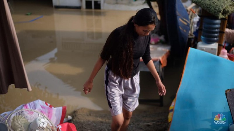 Salah satu wilayah di bantaran Kali Bekasi yang rumah warganya terendam air luapan Kali Bekasi ialah Kampung Teluk Angsan Lengkak, Bekasi Jaya, Bekasi Timur, Kota Bekasi. (CNBC Indonesia/Tahir Saleh)