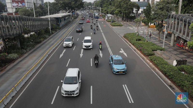 Pemerintah Provinsi (Pemprov) DKI Jakarta memperpanjang kembali Pembatasan Sosial Berskala Besar (PSBB) selama 14 hari. Terhitung dari tanggal 26 Oktober sampai 8 November 2020. (CNBC Indonesia/Muhammad Sabki)