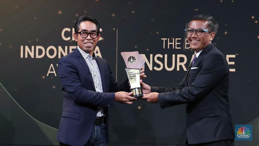 Direktur Utama BRI Insurance Fankar Umran dalam acara CNBC Indonesia Award. (CNBC Indonesia/Tri Susilo)