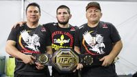 Dua Orang di Balik Kejayaan Khabib Nurmagomedov Dua Orang di Balik Kejayaan Khabib Nurmagomedov