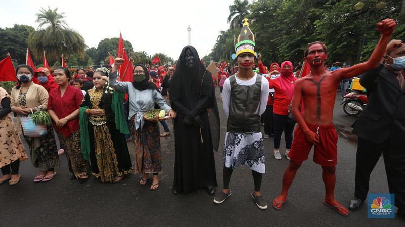 Massa SRMI Berdemo Tolak Omnibus Law. (CNBC Indonesia/Andrean Kristianto)