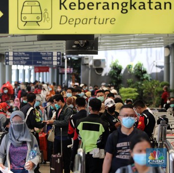 Ramai! Begini Suasana Stasiun Pasar Senen Saat Libur Panjang