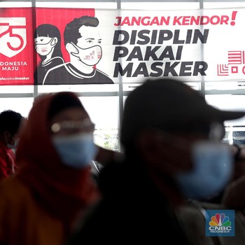 Masuki Libur Panjang, Intip Ramainya Terminal Pulo Gebang