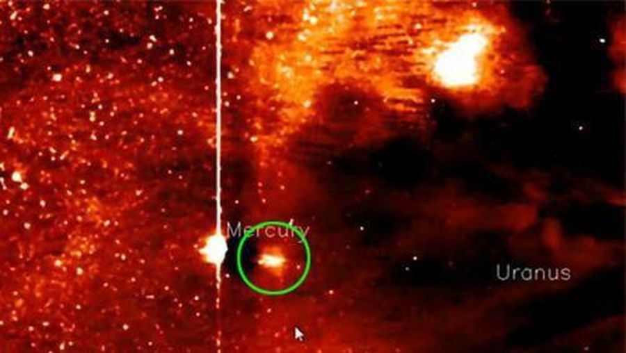 Pada 1 Desember 2011, para anggota komunitas alien dihebohkan dengan penampakan foto diduga pesawat UFO dekat permukaan planet Merkurius. Foto ini dijepret oleh teleskop NASA, Heliosphereic Imager-1, dalam misi SECCHI.