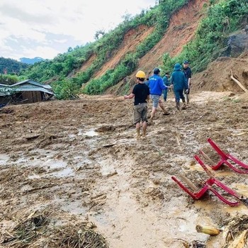 Rusak Parah, Kala Topan Molave Terjang Vietnam