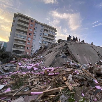 19 Orang Tewas, Puluhan Bangunan Hancur Imbas Gempa di Turki