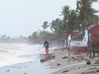 Penampakan Topan Goni yang Hantam Filipina Minggu Pagi