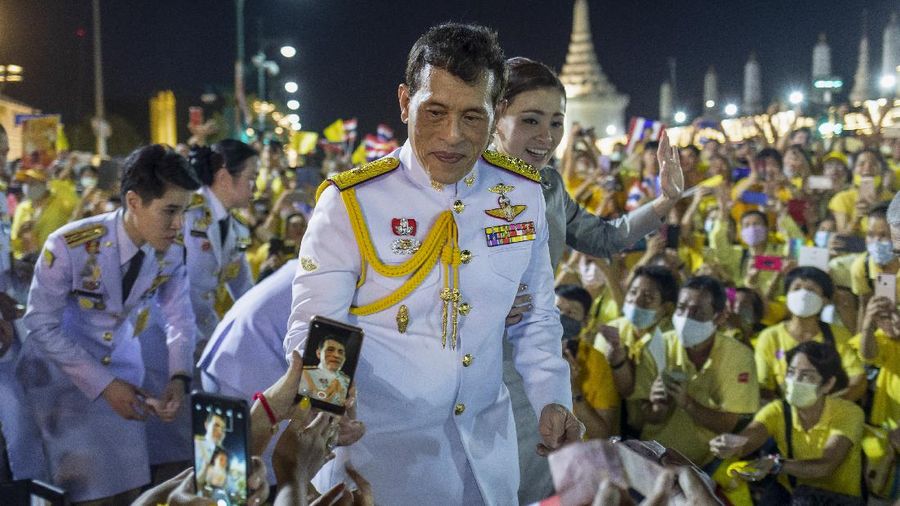 King Maha Vajiralongkorn and Queen Suthida greet supporters in Bangkok, Thailand, Sunday, Nov. 1, 2020. Under increasing pressure from protesters demanding reforms to the monarchy, Thailand's king and queen met Sunday with thousands of adoring supporters in Bangkok, mixing with citizens in the street after attending a religious ceremony inside the Grand Palace. (AP Photo/Wason Wanichakorn)