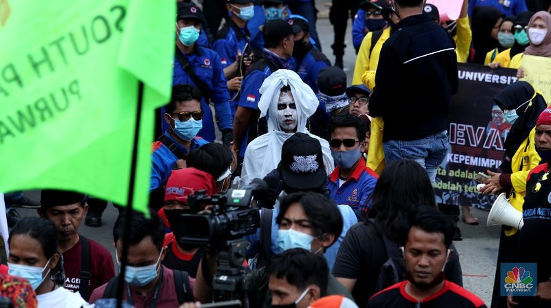 Demo Buruh Tolak Omnibus Law (CNBC Indonesia/ Tri Susilo)