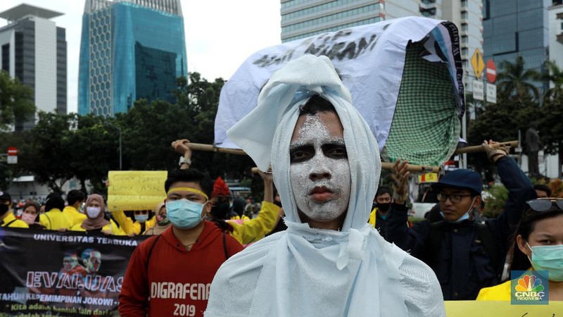 Demo Buruh Tolak Omnibus Law (CNBC Indonesia/ Tri Susilo)
