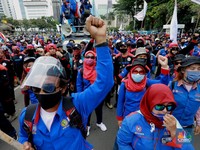 Dear Pengusaha, Jangan Kasih Gaji Karyawan di Bawah UMP ya!