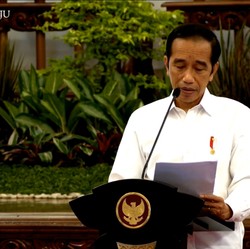 Top Pak Jokowi! Bukan Sepeda, Tapi Bagikan 1 Juta Sertifikat