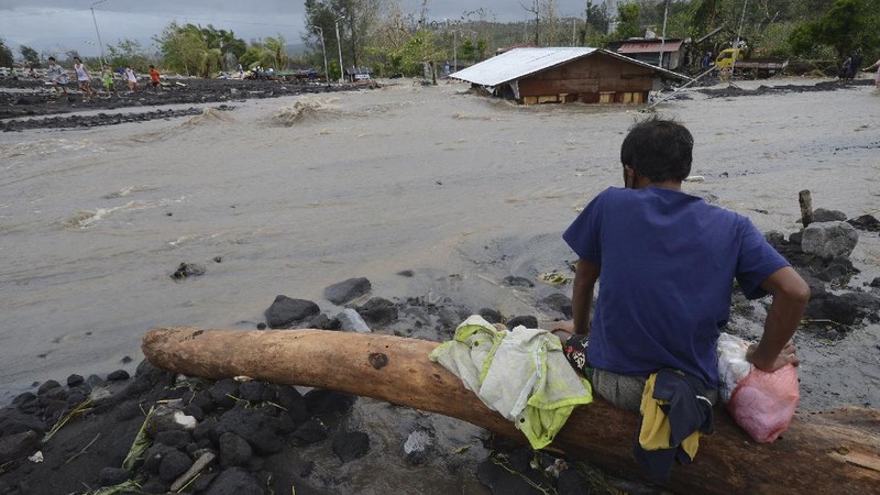 An All-Terrain Vehicle is toppled by strong winds and floods from Typhoon Goni as it hits Daraga, Albay province, central Philippines, Sunday, Nov. 1, 2020. The super typhoon slammed into the eastern Philippines with ferocious winds early Sunday and about a million people have been evacuated in its projected path, including in the capital where the main international airport was ordered closed. (AP Photo)