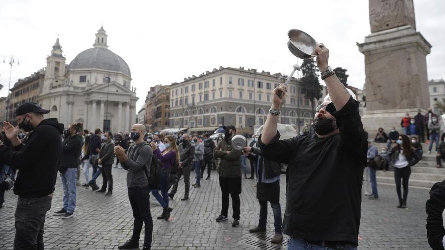 Restaurants and pub owners protest against restrictive measures implemented to curb the spread of COVID-19 pandemic, in Rome Monday, Nov. 2, 2020. Italian Premier Giuseppe Conte is expected to announce even stricter measures to the Parliament later today. (AP Photo/Gregorio Borgia)