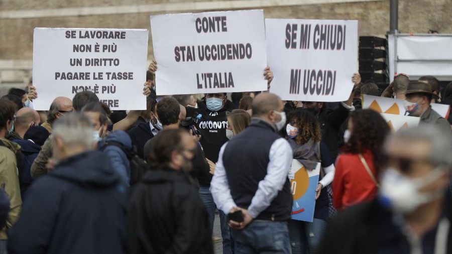 Restaurants and pub owners protest against restrictive measures implemented to curb the spread of COVID-19 pandemic, in Rome Monday, Nov. 2, 2020. Italian Premier Giuseppe Conte is expected to announce even stricter measures to the Parliament later today. (AP Photo/Gregorio Borgia)