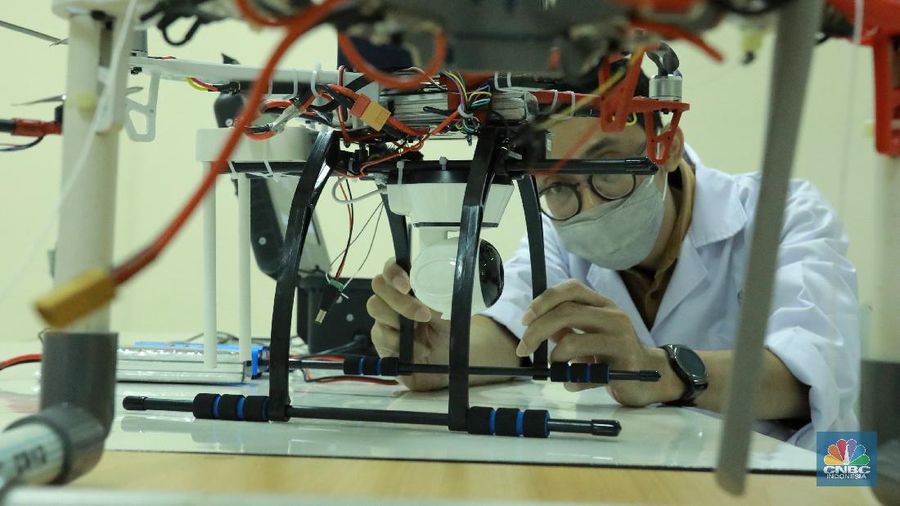 LIPI Ciptakan Drone Untuk physical distancing (CNBC Indonesia/Tri Susilo)