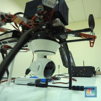 Ilmuwan RI Ini Ciptakan Drone Deteksi Jaga Jarak Covid-19