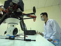 Ilmuwan RI Ini Ciptakan Drone Deteksi Jaga Jarak Covid-19